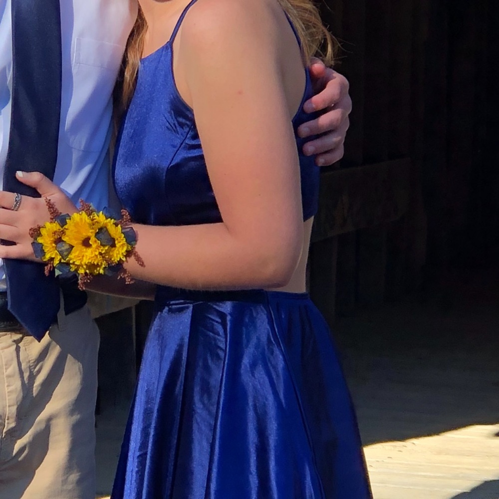 gorgeous navy homecoming / party dress!
